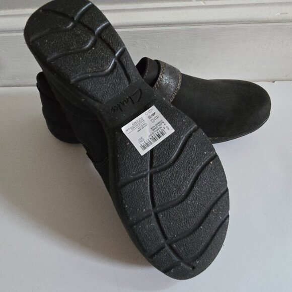 Clarks Black Slip On Casual Shoes Size 9M, NWT - Picture 4 of 4